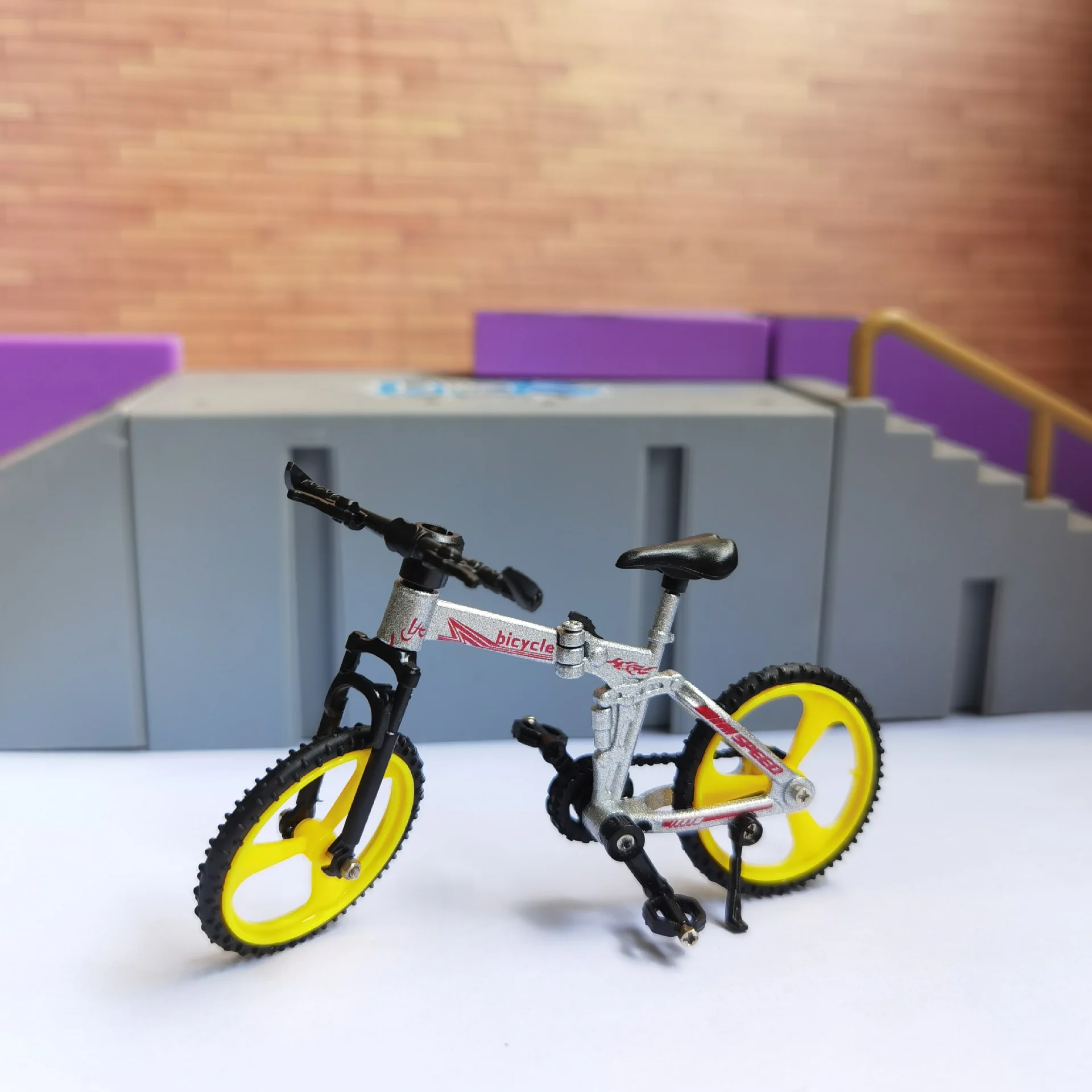 Mini model roweru ze stopu, składana zabawka antystresowa