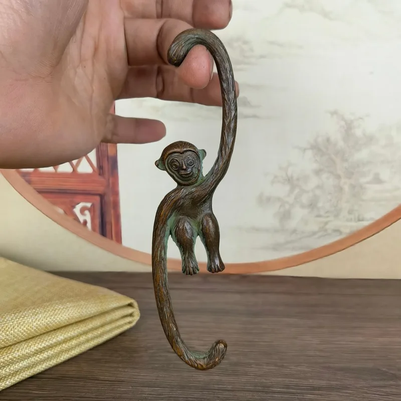 

Monkey Hanger Hook Copper Distressed Animal Courtyard Monkeys Grasp for the Moon Pastoral Aisle Suspension Parts