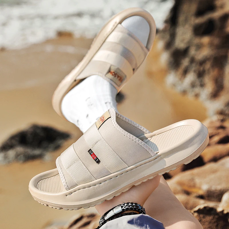 Pantofole da spiaggia casual con fondo morbido estivo da uomo Sandali con cinturino intrecciato alla moda Tomaia in rete traspirante Comodo materiale EVA