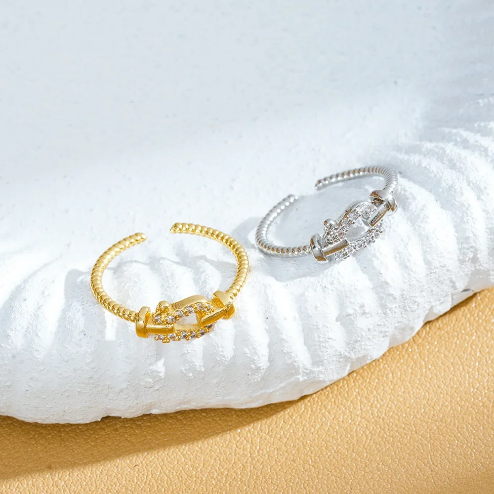 

Versatile, slightly fitted, niche, light luxury style, heavy industry women's horseshoe-shaped opening ring