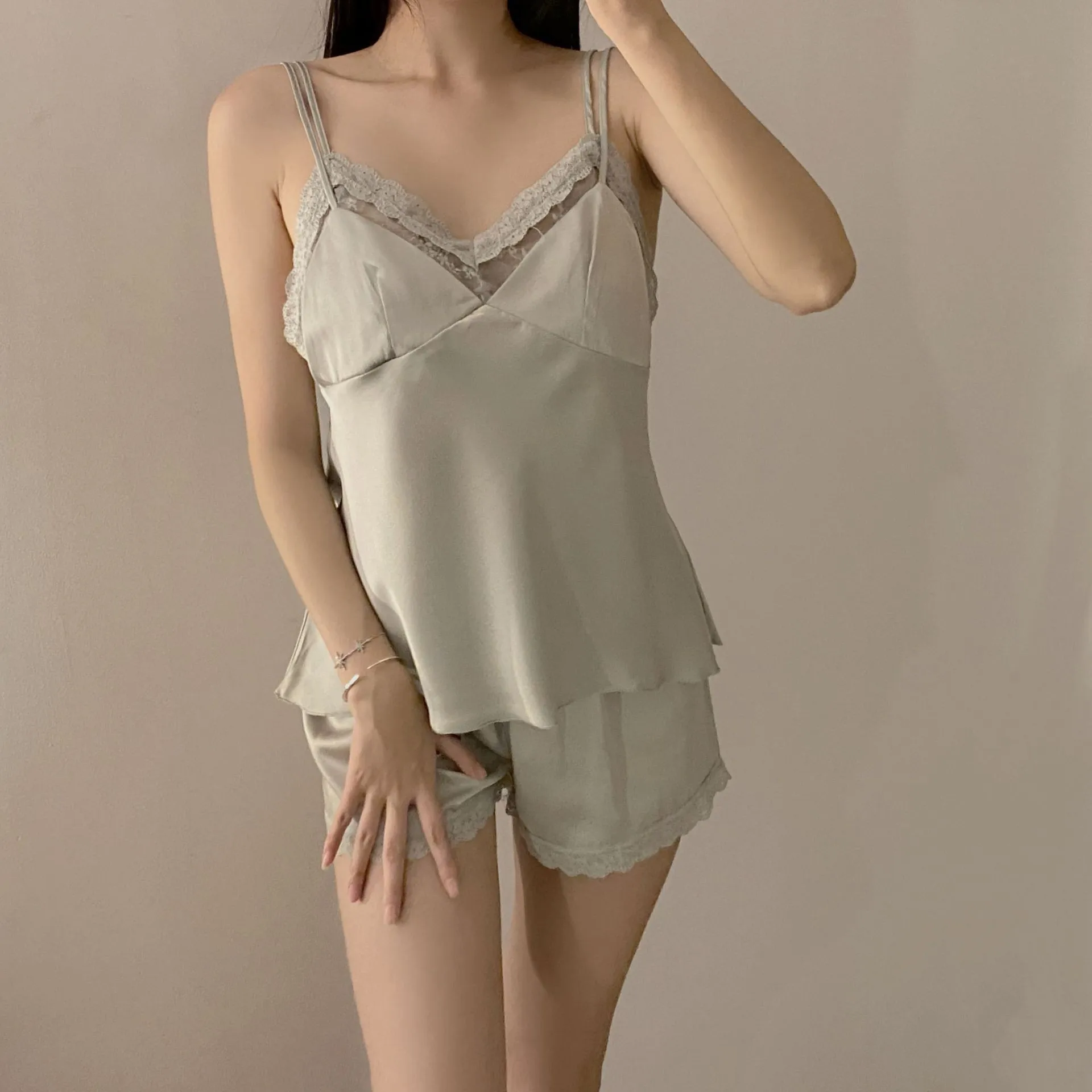 Ensemble de pyjama en satin trempé pour femmes, vêtements de nuit sexy, bretelles en dentelle, shorts, vêtements de nuit, vêtements de détente, vêtements de nuit pour la maison, 2 pièces