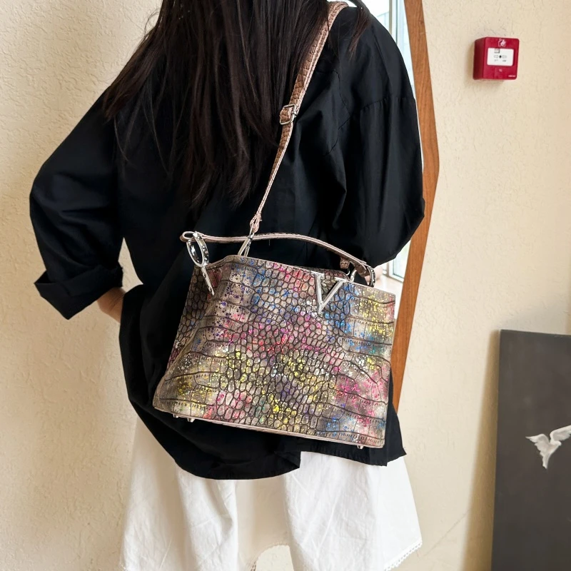 

Classic Elegant Shoulder Bag for Ladies, Genuine Leather Handbag with Messenger Strap, Luxury Brand Fashionable