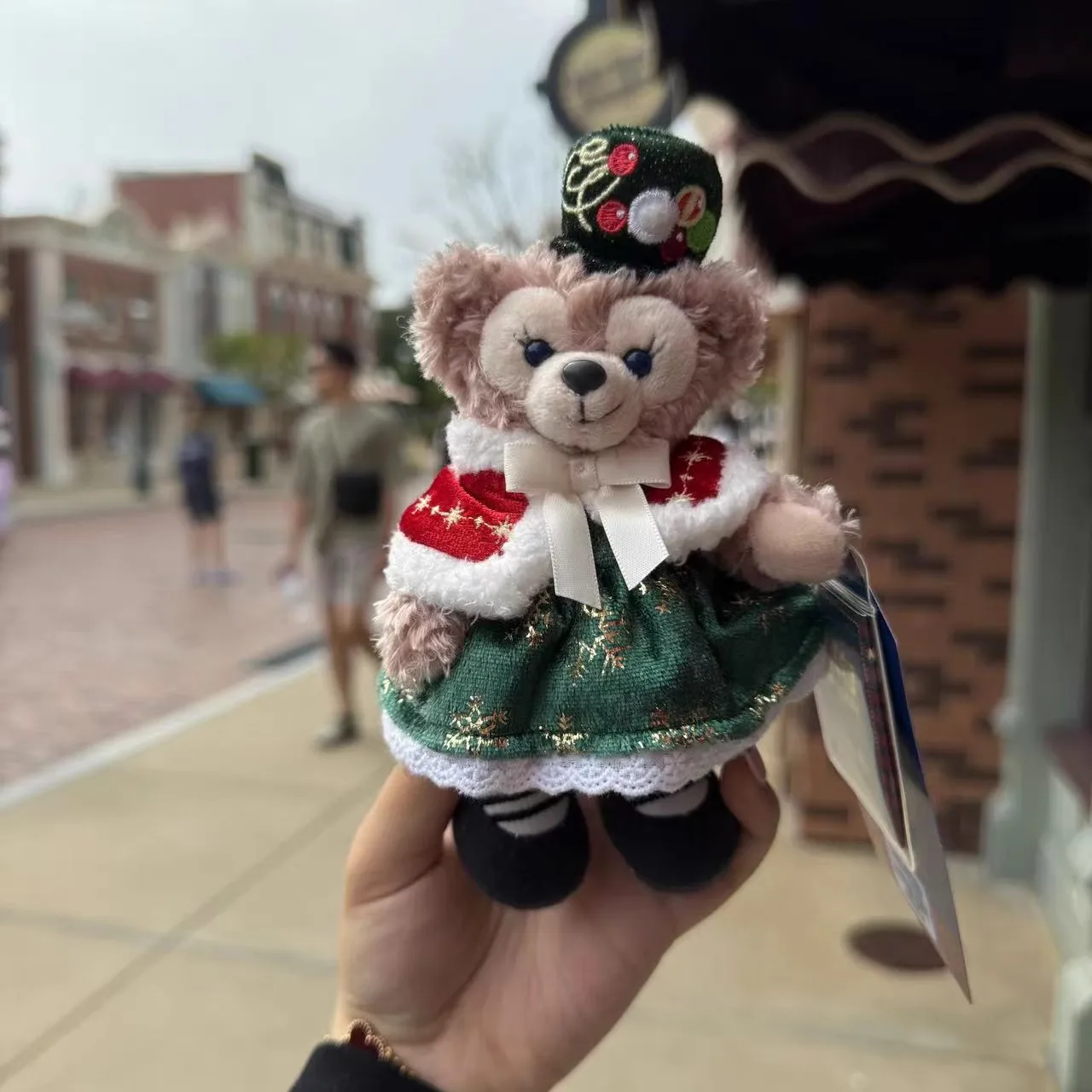 Hong Kong Disneyland 2024 Christmas Cute Cartoon Plushie Keychain - A Perfect Gift, Souvenir, or Birthday Present for Girls