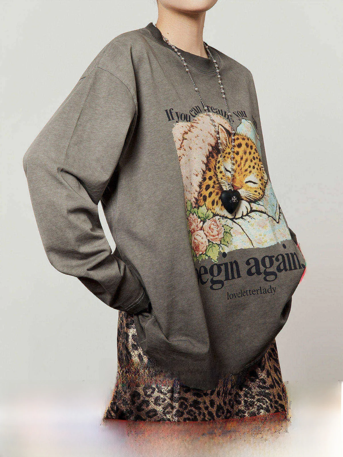 

Grey Printed T-Shirt Women's Loose Casual Style Long Sleeve round Neck Breathable Comfortable Spring 2026 New Arrival