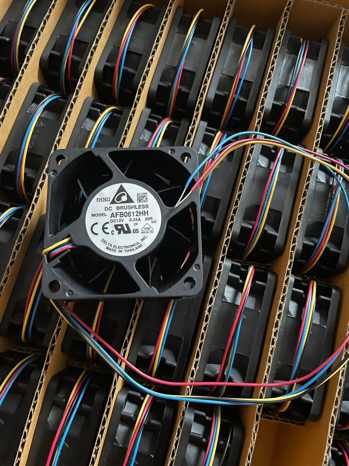 

Оригинальный вентилятор охлаждения AFB0612HH 12V 0.25A 6025 с четырьмя проводами и ШИМ-управлением
