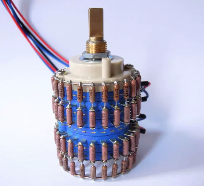 Copper-shafted 24-level dual channel all-brown L-type volume potentiometer