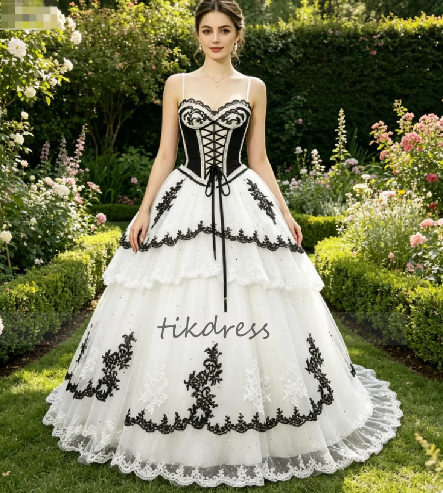 Black and White Gothic Wedding Dress 2026 Lace Spaghetti Straps A Line Lace Garden Bride Dresses Victorian Tulle Vampire Corset