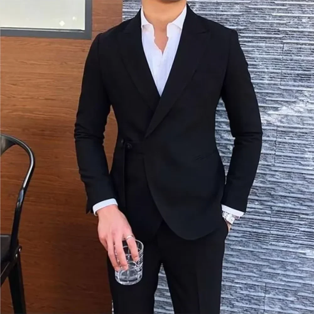 

Умные однобортные мужские костюмы, узкие куртки из двух предметов, брюки с остроконечными лацканами, официальные мероприятия, деловой офис, индивидуальный заказ