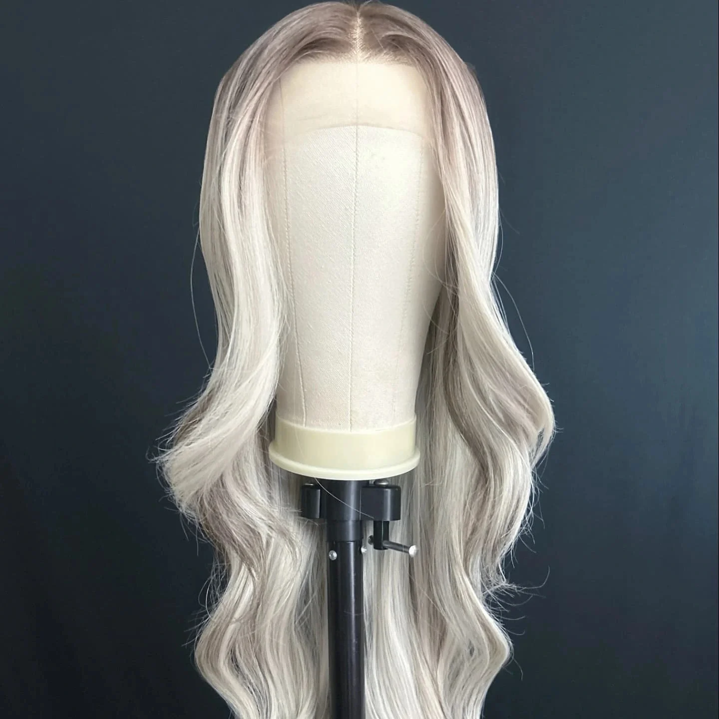 Perruque synthétique Blonde blanche à la mode avec racines foncées ombré 13*4 HD, perruque transparente originale en dentelle d'usine en liquidation