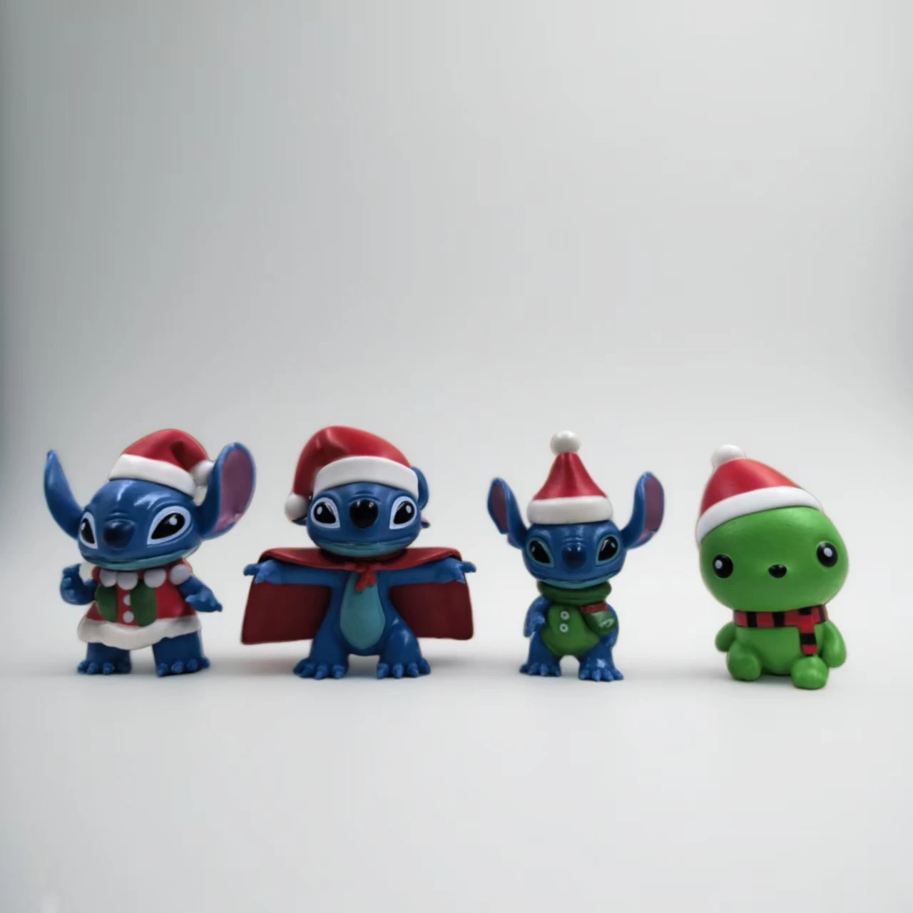 2025 Disney Stitch Halloween Natale Scatola cieca Cartoon Figura carina Modello Giocattolo Anime Doll Desktop Room Decor Collezione Regalo Kid