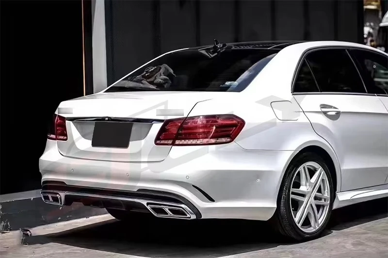 طقم هيكل السيارة لـ 2012-2014 E Class طقم هيكل مصد السيارة ترقية W212 Bodykit E63s نموذج المصد الأمامي مصبغة هود