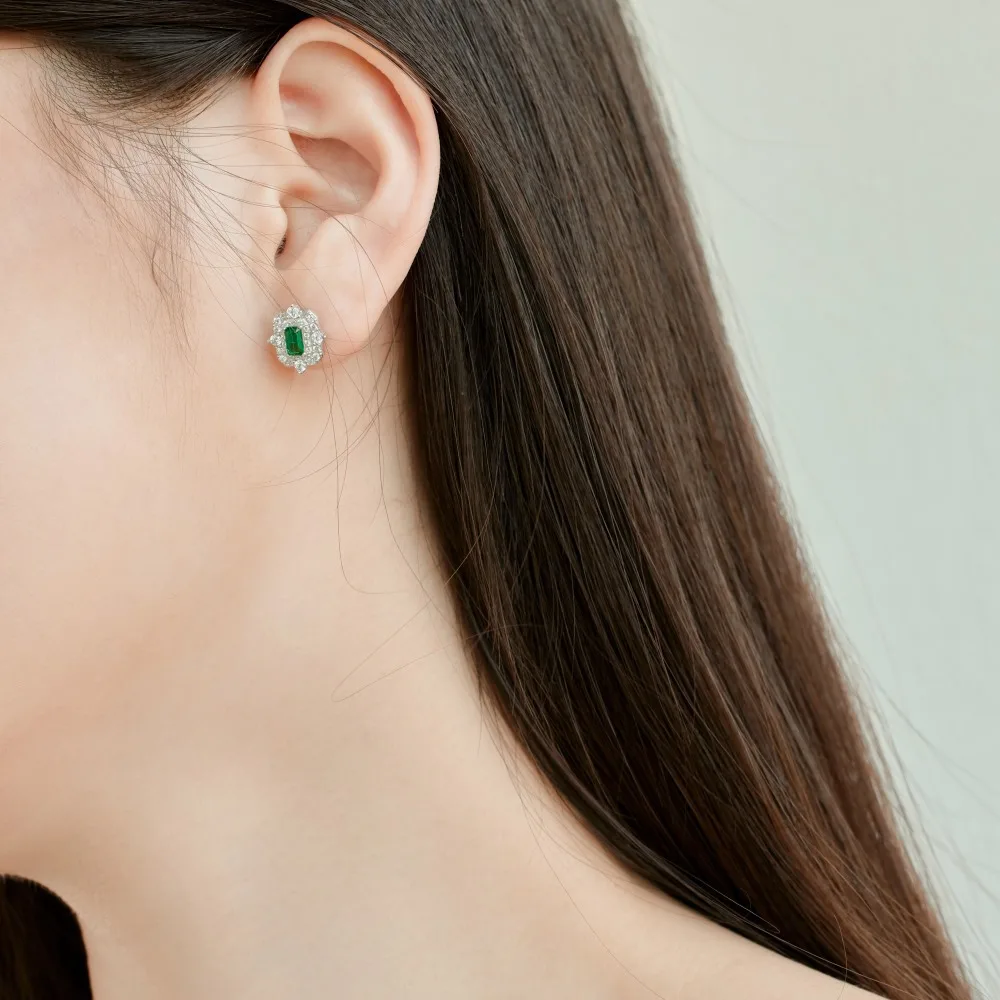 XUYUANFEN Nordic New S925 Pure Silver Ear Stud Female Full Diamond Design Emerald Main Stone Noble and Elegant Female Ornament