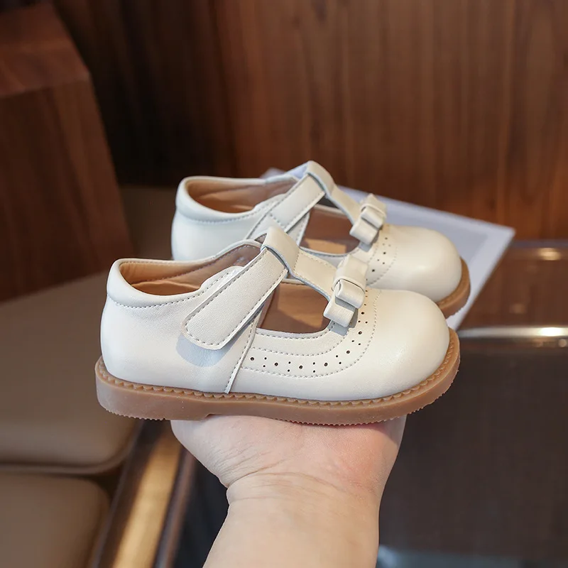 Chaussures de princesse en cuir avec nœud pour filles, nouvelle mode printemps 2024, chaussures simples à semelle souple pour enfants, chaussures pour enfants à semelle souple avec sangle en T