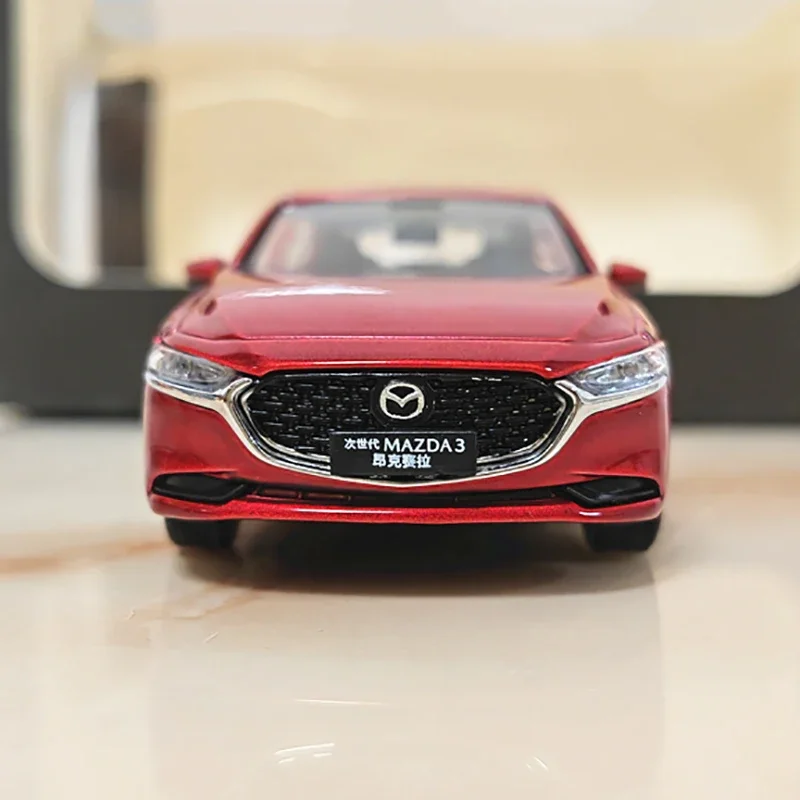 다이캐스트 1:43 스케일 Mazda 3 AXELA 시뮬레이션 합금 자동차 모델 차량 소년 장난감 Collectible Display Gifts 기념품 장식품
