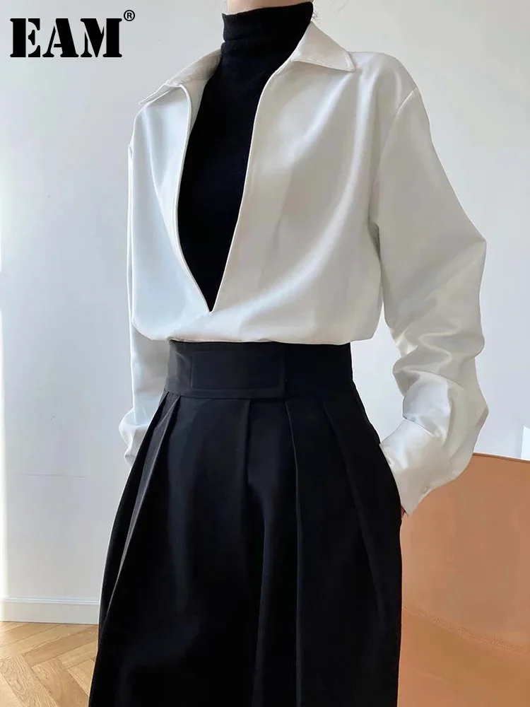 [EAM] Women White Blue Brief Elegant Big Size Blouse New V-neck Long Sleeve Shirt Fashion Tide Spring Autumn 2024 1DH6648