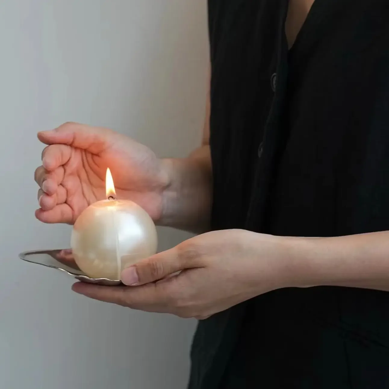 

Cute Shell Pearl Scented Candles With Stainless Steel Plate Tray 1pcs Stuis Noke-free Atmosphere Home Decoration