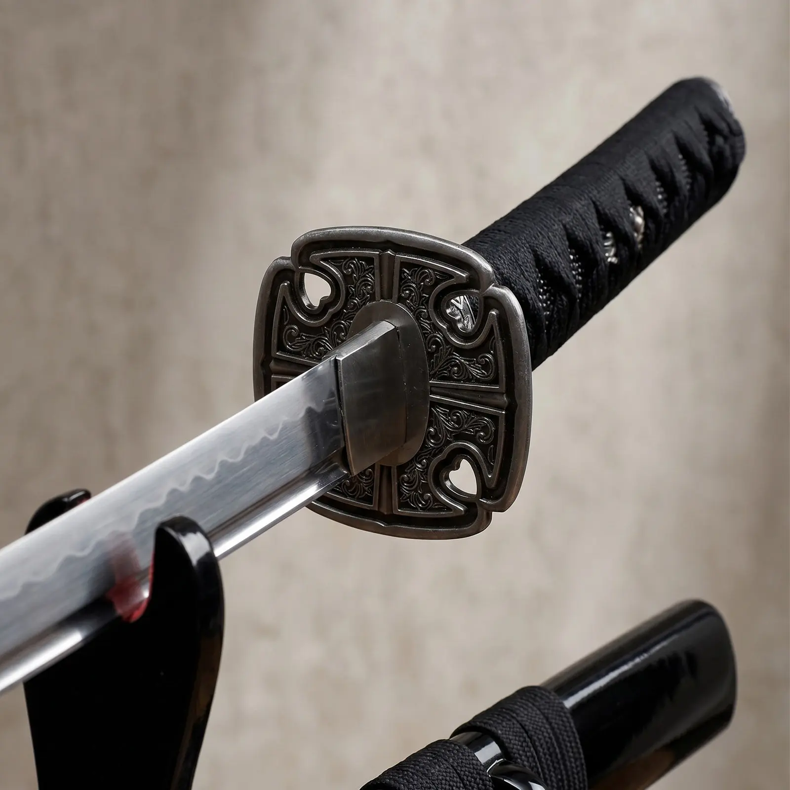 Japanese Tsuba Samurai Replacement Metal Handguard 2.6x0.7cm Hole Decorative Engraved Pattern Martial Arts