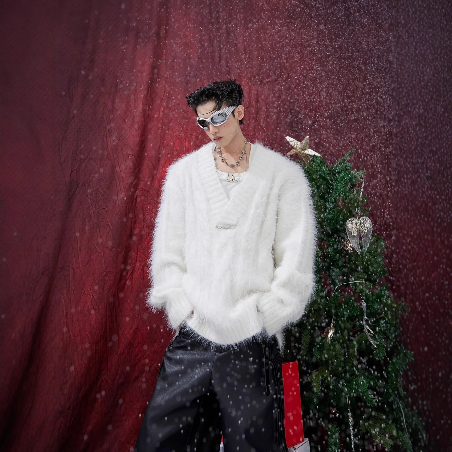 

Spring And Autumn Men's Loose Fit V-neck Sweater With Imitation Mink Fur, Casual And Unique Design Knitwear Top