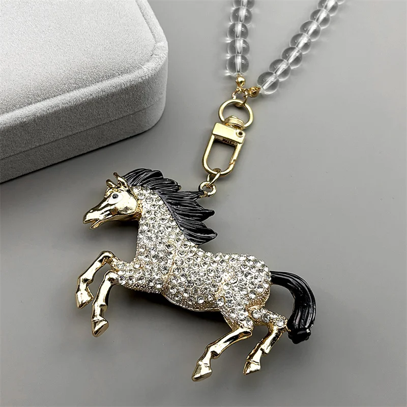 

Exquisite Horse Shinny Crystal Car Pendant for Women Alloy Full Rhinestones Animal Bag Accessories Glass Beads Chain Jewelry