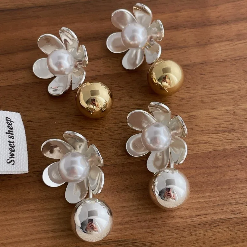 

Minar Fashion Contrast Color Metal Simulated Pearl Flower Ball Hanging Dangle Earrings for Women Real Gold Silver Copper Jewelry