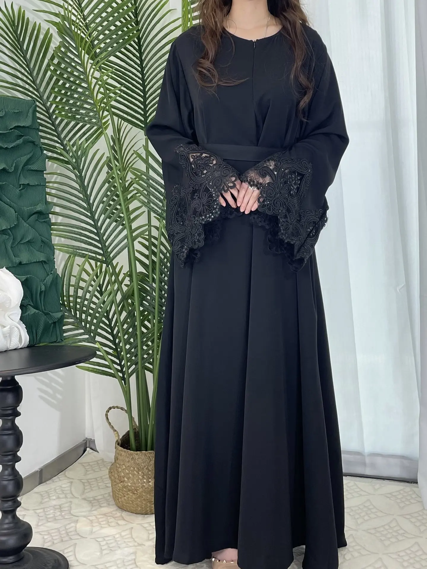 ผู้หญิงยาวหลวมชุด Abaya Robe ใหม่สีทึบดอกไม้ลูกไม้มือซิปชุดสีทึบ