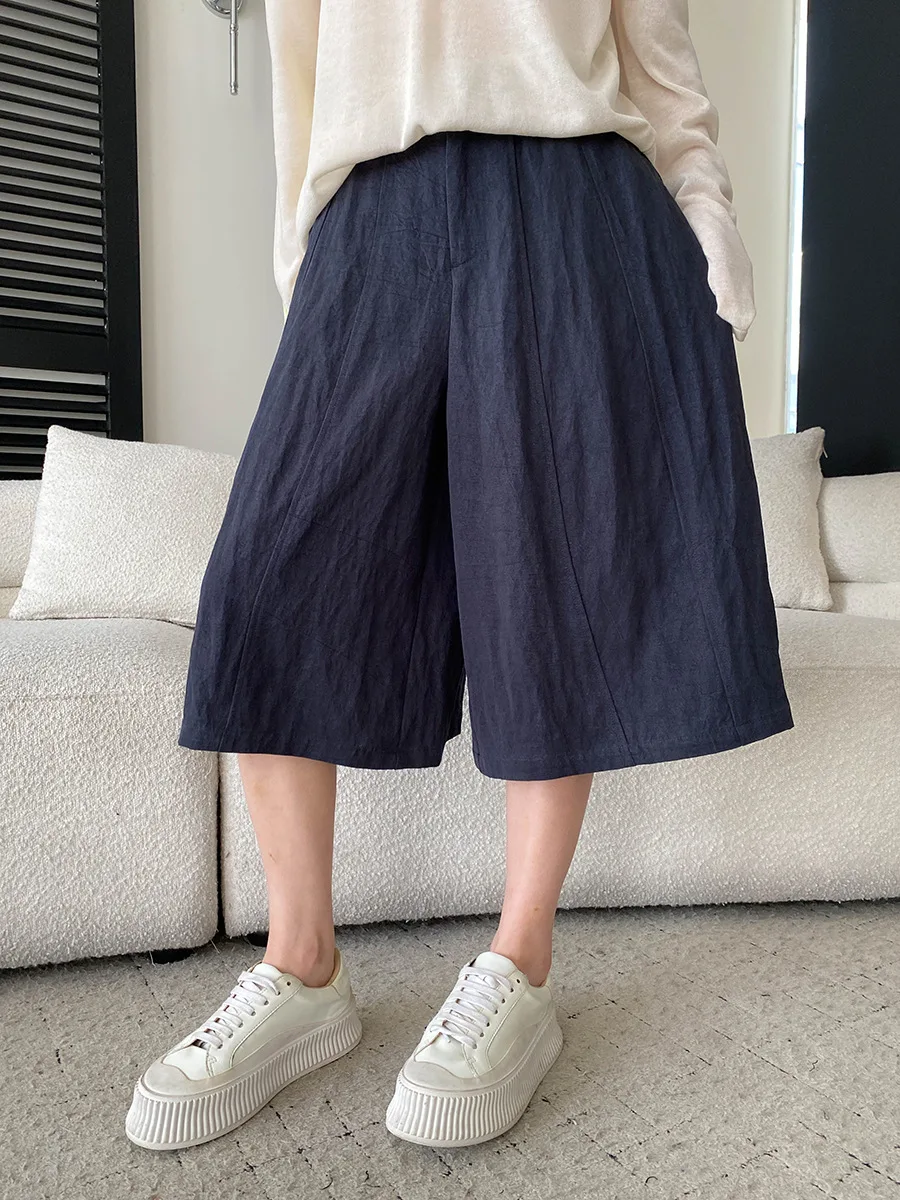 Sommerliche Damen-Freizeithose in einfarbigem Design mit lockerem Schnitt und hohem Bund und weitem Bein. – Detail 10
