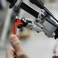 Manija de freno de embrague anticaída plegable de 360 grados modificada CNC para KAYO BOSUER M2 M4 M5 M6 T4 T6 K6 KTM CRF YZF KLX