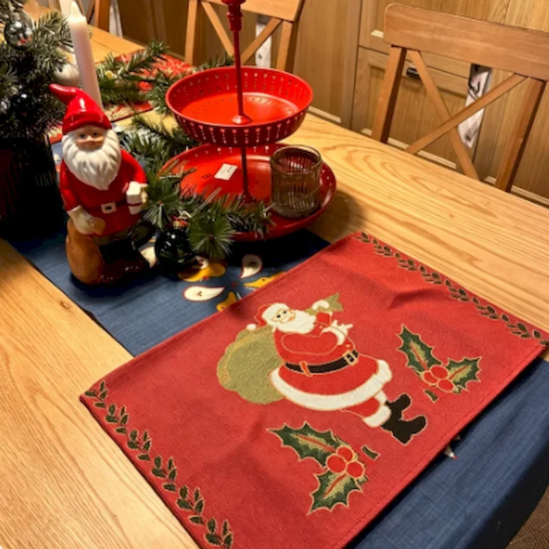 VIKAMA Santa Claus Linen Desktop Mat Cartoon Heat Resistant Washable Table Mat Kitchen Festival Party Home Decoration