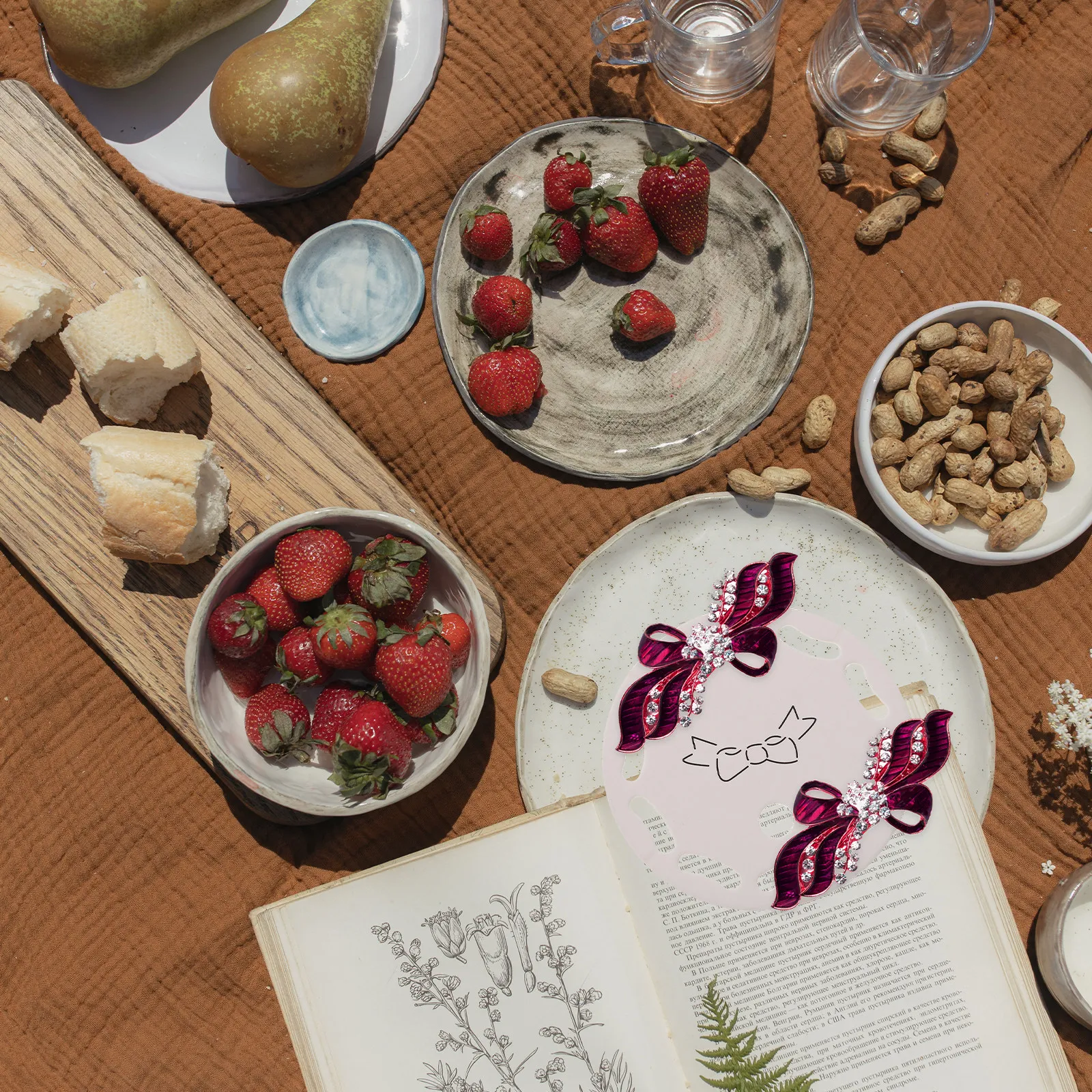 

100 Sheets Butterfly Hair Clip Display Cards Premium Paper Round Design with Pre-Cut Holes for Hair Bow Storage and Jewelry