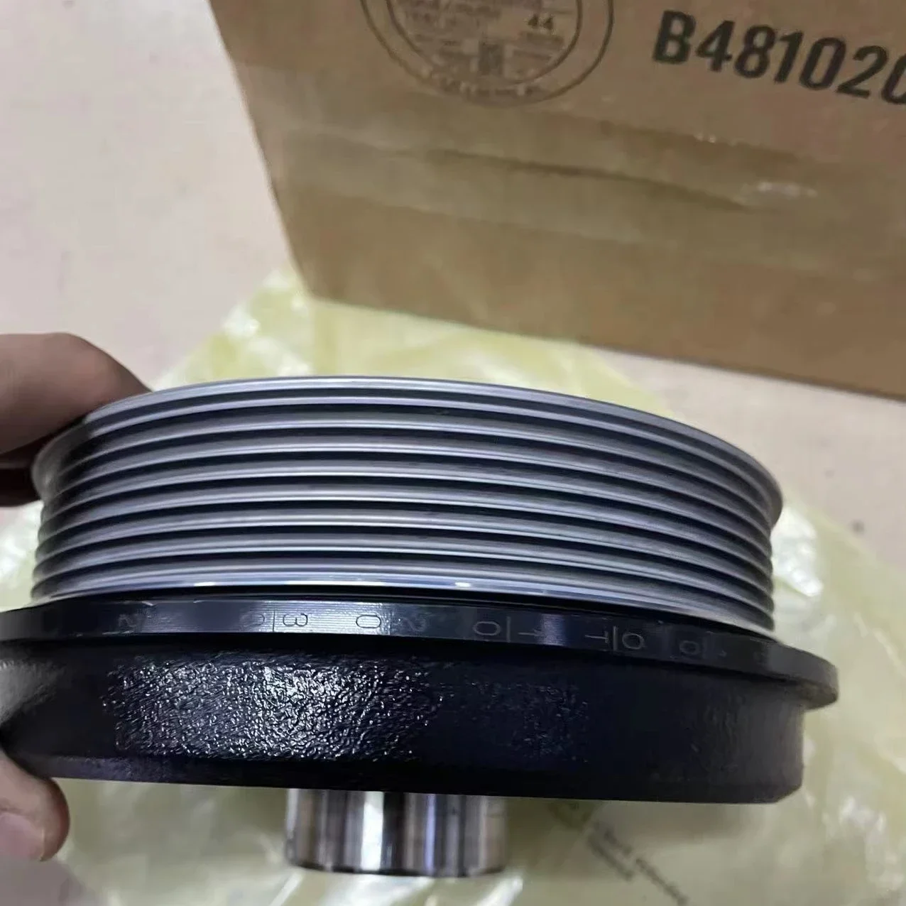 6420302403 6420302003 6420301703 A6420302403 A6420302003 A6420301703 Crankshaft Pulley for  OM642 R350 ML350 GL350 GLE250 GLS350