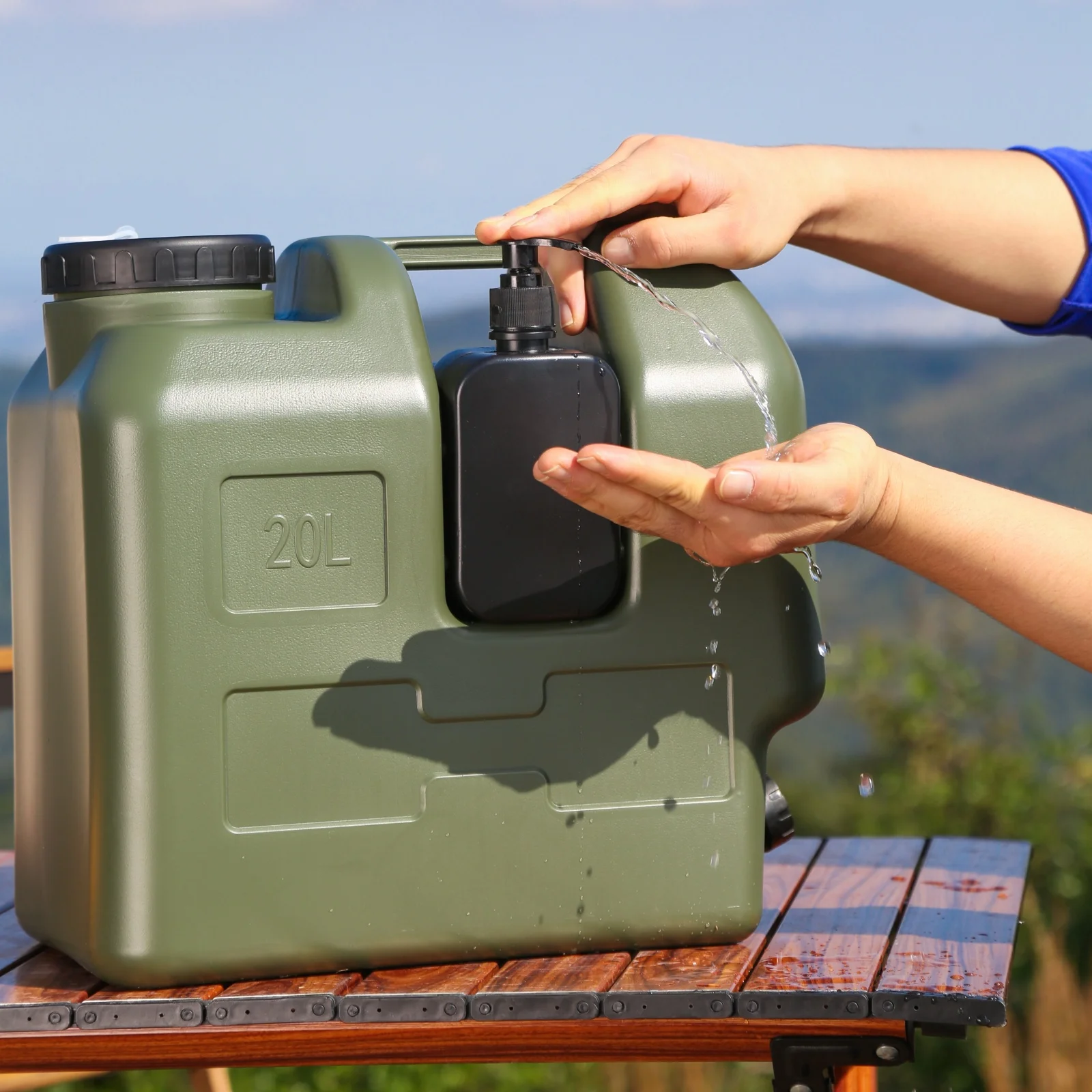 20L Portable Camping Water Jug With Spigot And Soap Dispenser Water Tank BPA Free Water Storage Tank For Outdoor Camping Car
