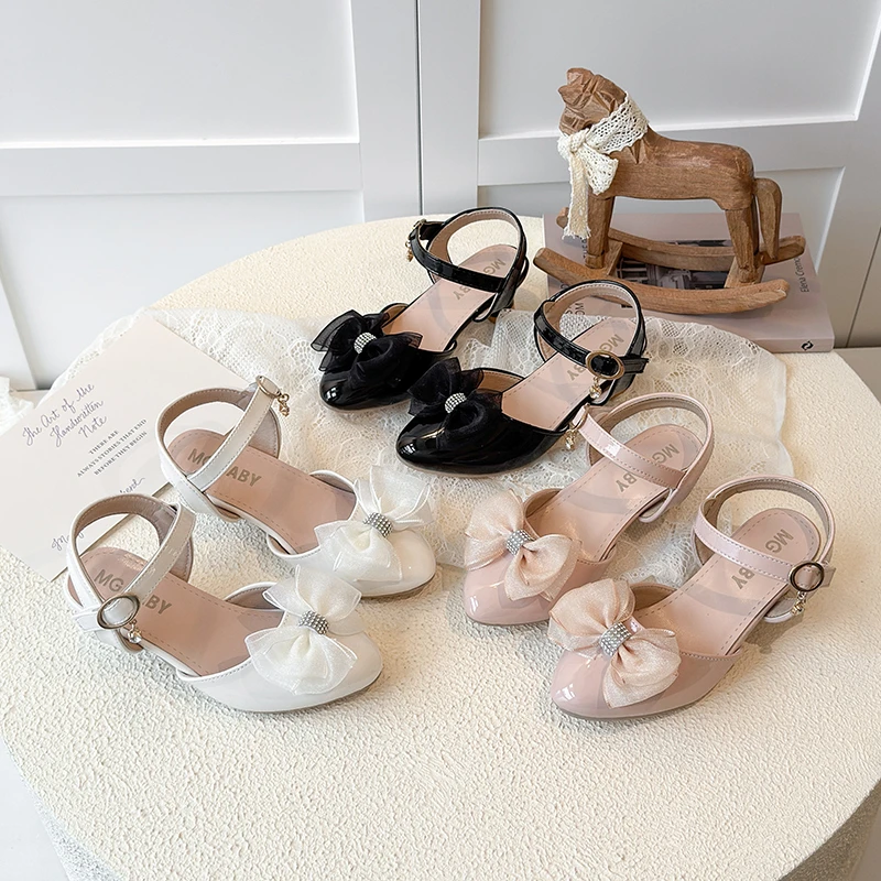 

Новые кожаные туфли для девочек, сандалии из лакированной кожи с бантом, детская обувь на высоком каблуке, милые сандалии принцессы для свадебной вечеринки для девочек