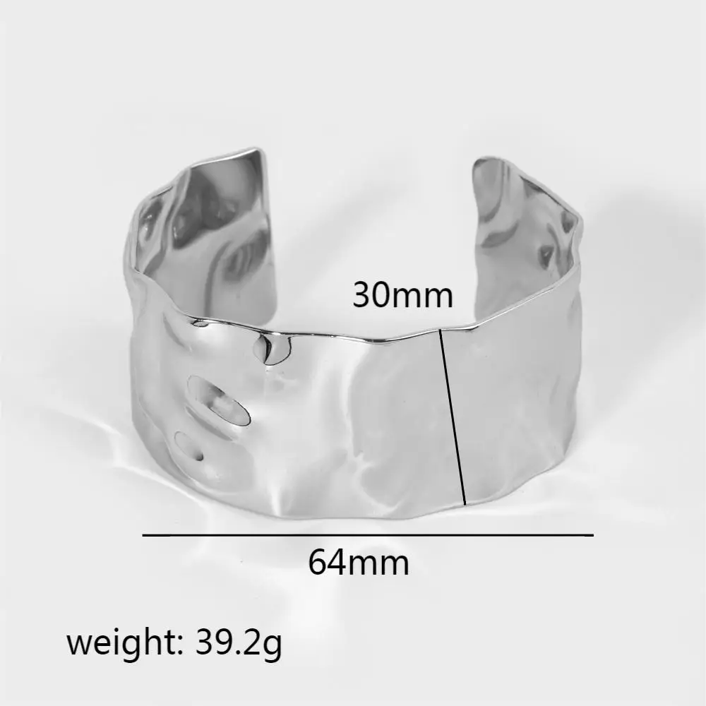 Goldene, auffällige Statement-Armreifen, übertriebener Edelstahl-Schmuck mit 18K Goldplattierung, Geschenk, breite Armreifen mit Hammermuster für Damen – Detail 6