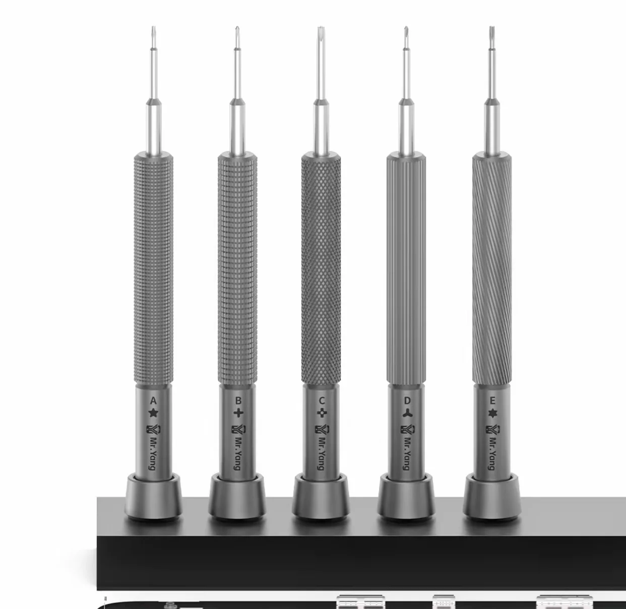 Mr. Yang's No. 1 screwdriver set includes triangular and Phillips head bits, T5 bits, and 17 series alloy bits.