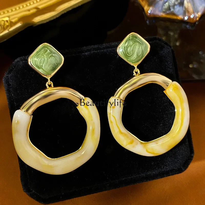 

Retro resin imitation jade irregular circle pendant earrings unique design earrings