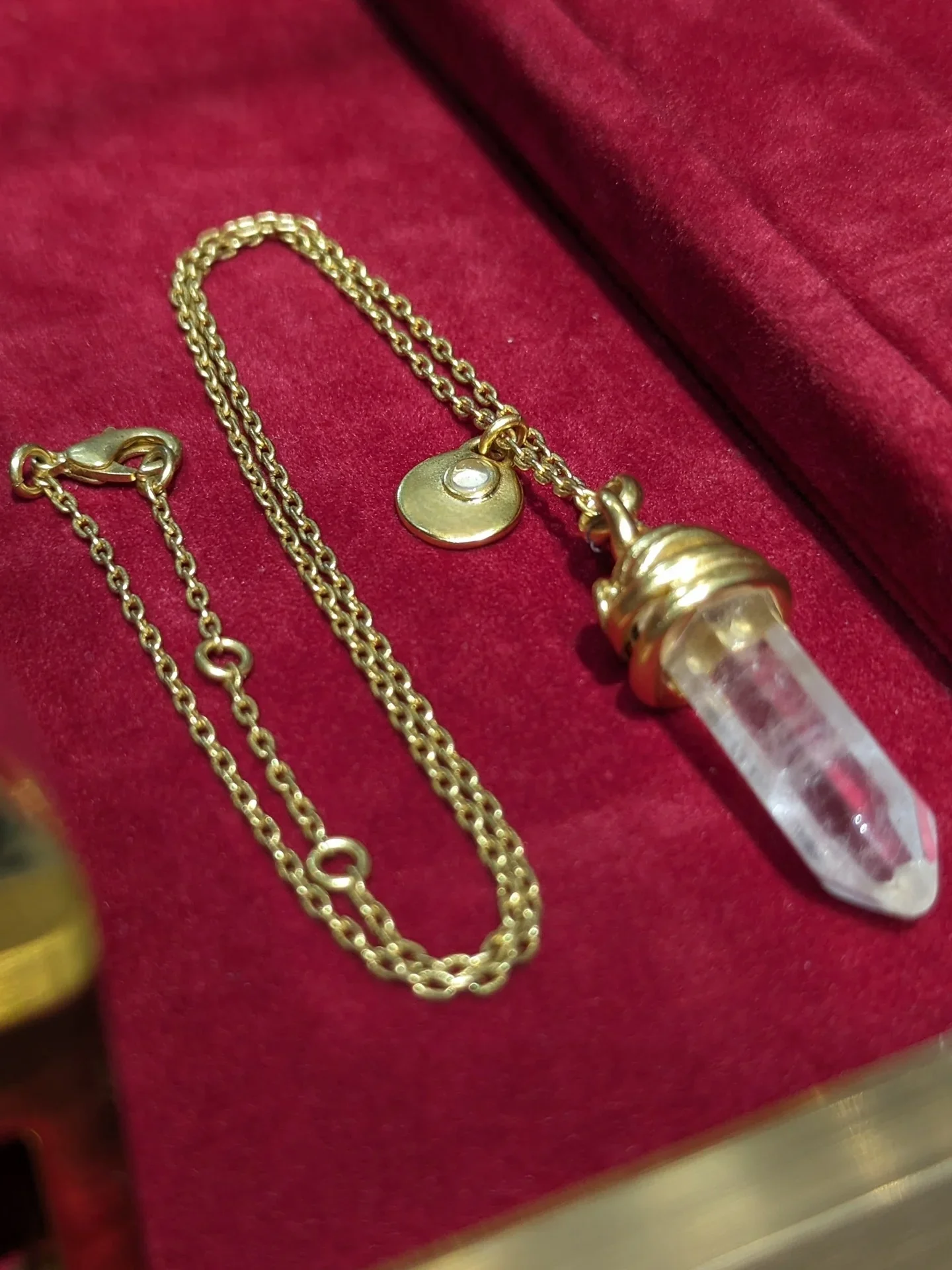 

Retro light luxury high sense natural rock crystal water column modeling necklace