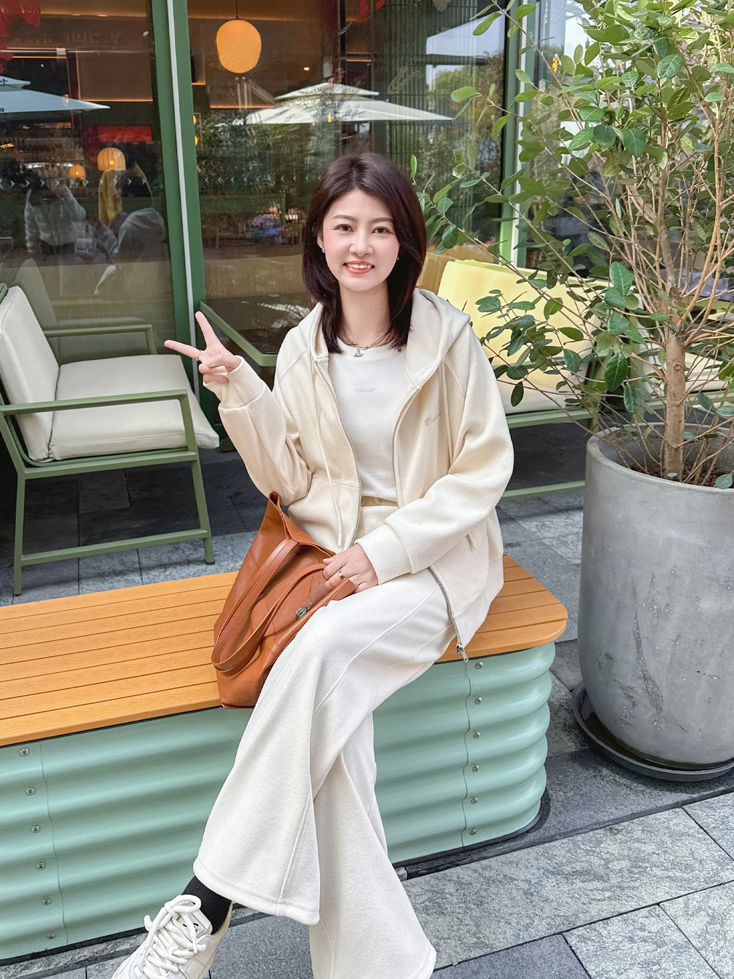 

Комплект Zhilucai: повседневный спортивный худи и брюки для женщин, с высокой талией, длинными рукавами, зимняя коллекция, модный комплект из двух предметов