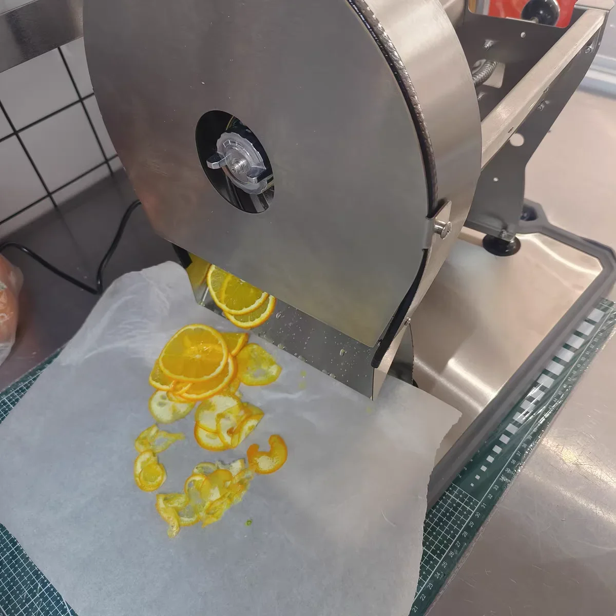 

Электрическая автоматическая машина для резки планов с несколькими резаками, машина для изготовления нарезки бананов и планов