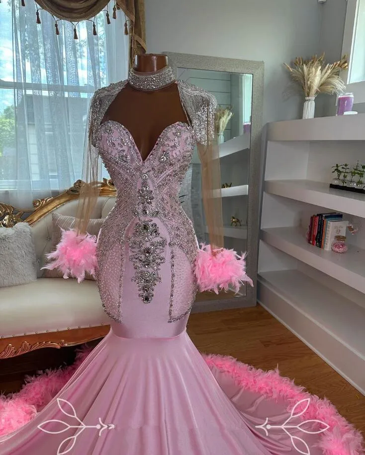 Vestido de graduación de manga larga para niña negra, vestido de fiesta de noche de sirena con cuentas de cristal con plumas de avestruz, Rosa rubor, Illsuion