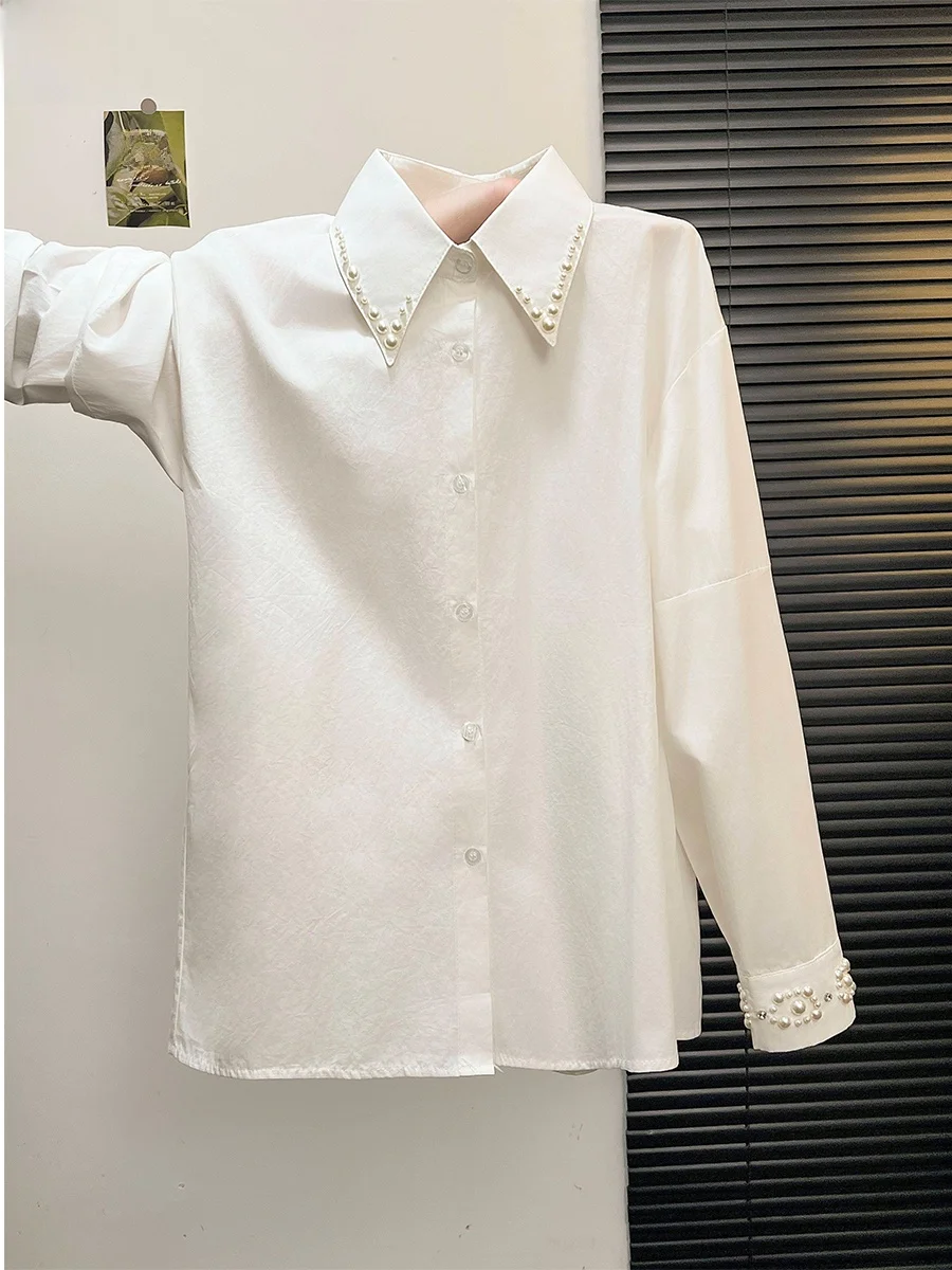 

Женская блузка с белыми жемчужинами и вставками из бриллиантов, весенне-осенний дизайн, уникальный базовый топ, модный французский стиль, длинный рукав, асимметричный крой.