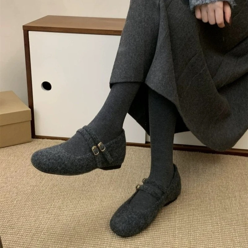 أحذية ماري جين مريحة للسيدات بمقدمة مربعة دافئة أحذية نسائية مسطحة بحزام مزدوج مع إبزيم مريح سهل الارتداء ونعل ناعم