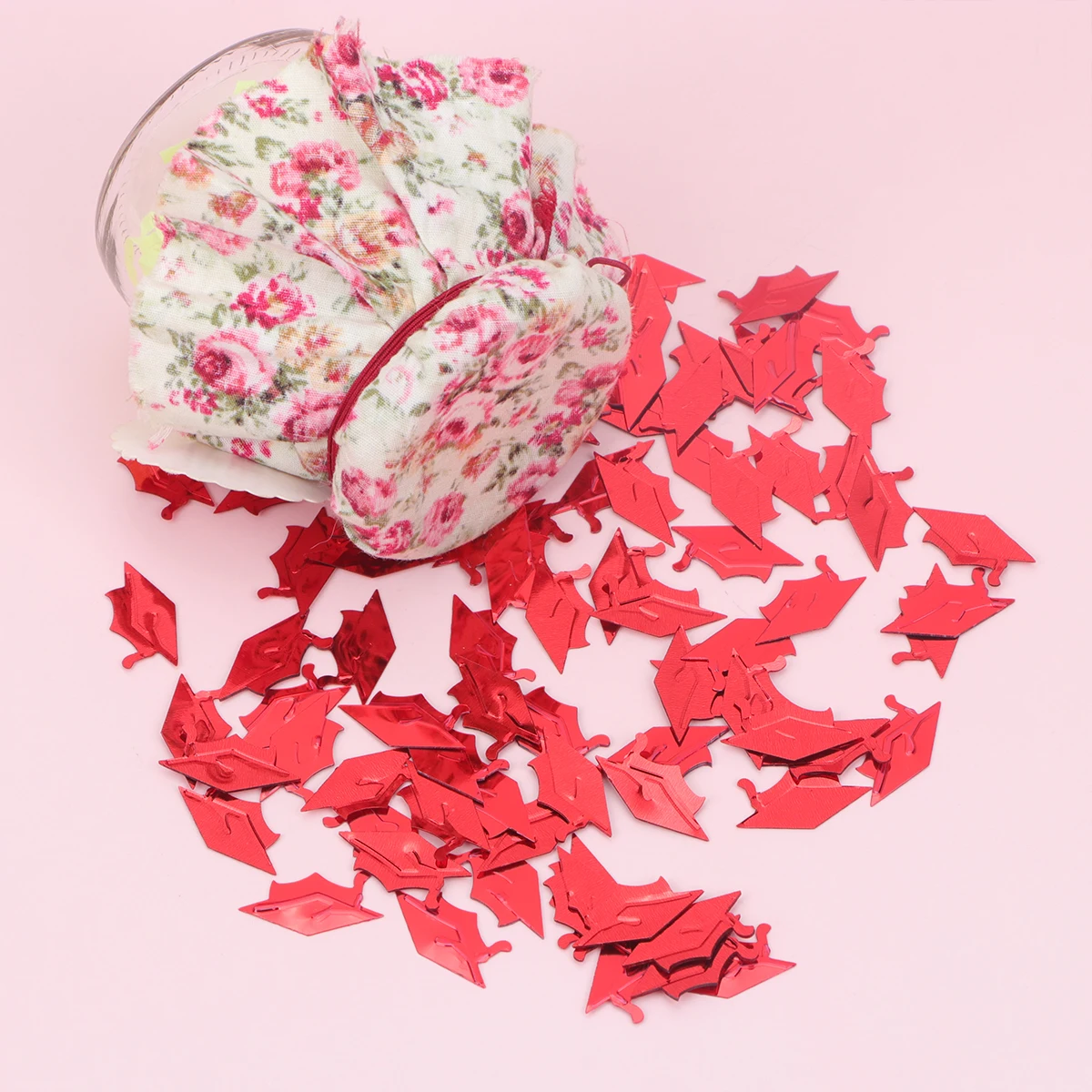 

600 pcs Graduation Doctorial Hat Shape Premium Plastic Table Decorations For Ceremony Supplies Bright Lightweight Shiny Scatter