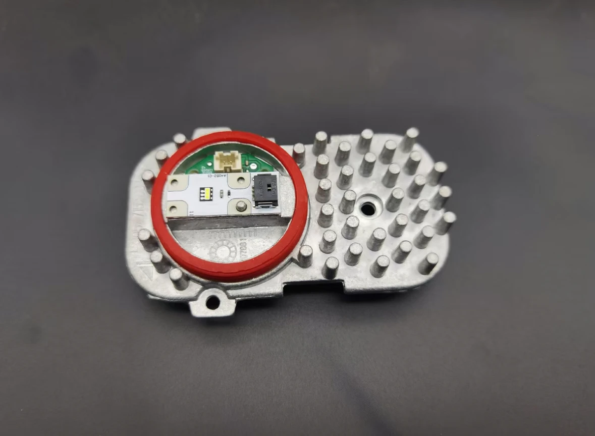 Suitable for BMW X3 F25 X5 X6 E70 F15 headlight light source module Angel eye light source daytime running light module