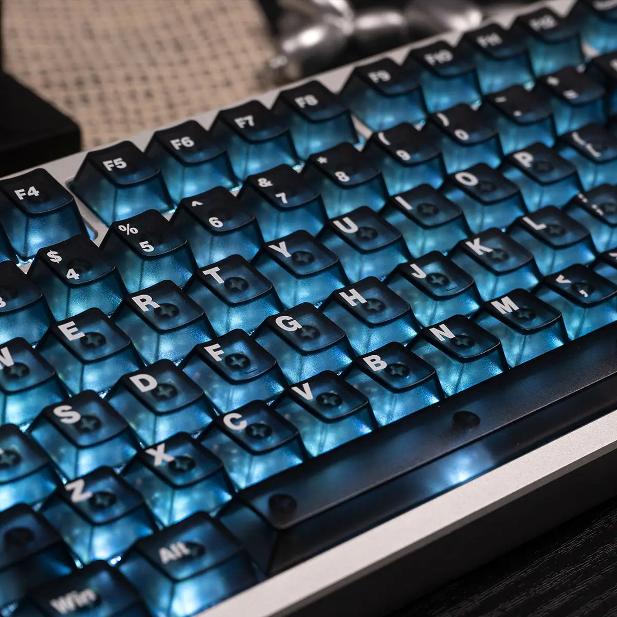

Matte Fog Transparent Keycaps PC White Transparent Keycap Mechanical Keyboard Suitable for CHREEY Height 61/68/75/87/98/108