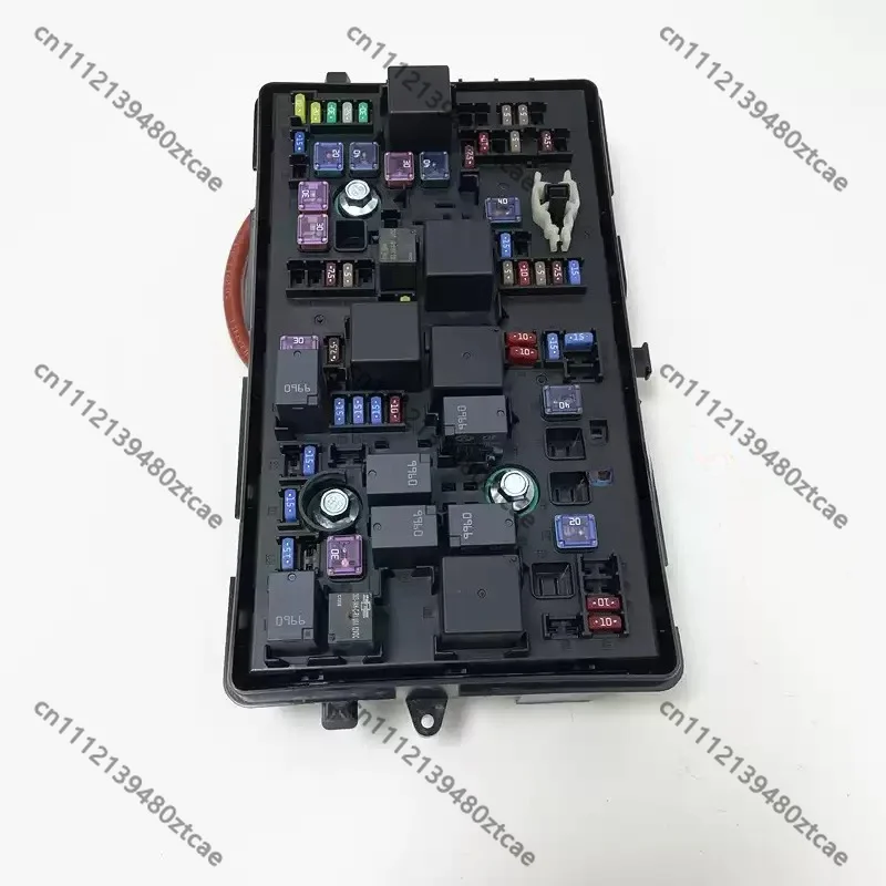 Fuse Box Relay Junction Box Assembly Vehicle Electrical Circuit Protection Box For Compact Sedan Car Replacement Parts