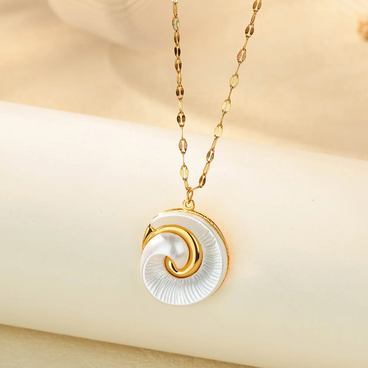 

Conch Necklaces For Women Gold Color Stainless Steel Pearl Threaded Pendant Necklace Wedding Aesthetic Fashion Jewelry Gift