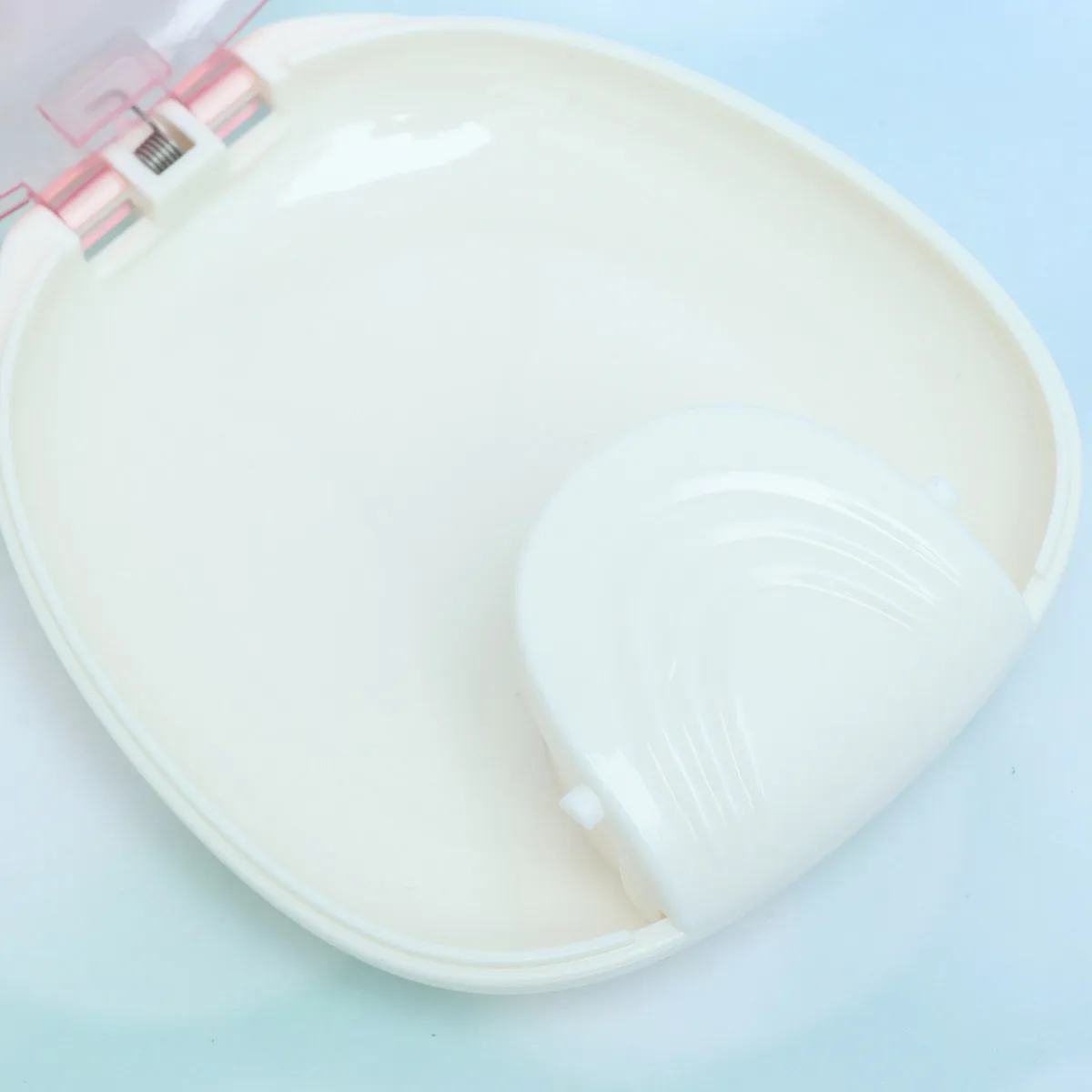 

Коробка для хранения зубных протезов, прозрачная, розовая, из высококачественного пластика, портативный дорожный футляр для чистки и хранения зубных протезов.