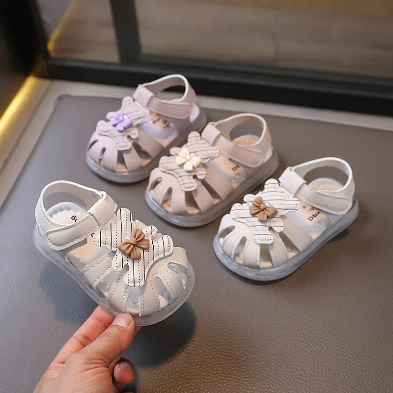 Sandales de princesse à semelle souple et bout fermé pour bébé fille, chaussures d'été pour enfant en bas âge, nouvelle collection 2024