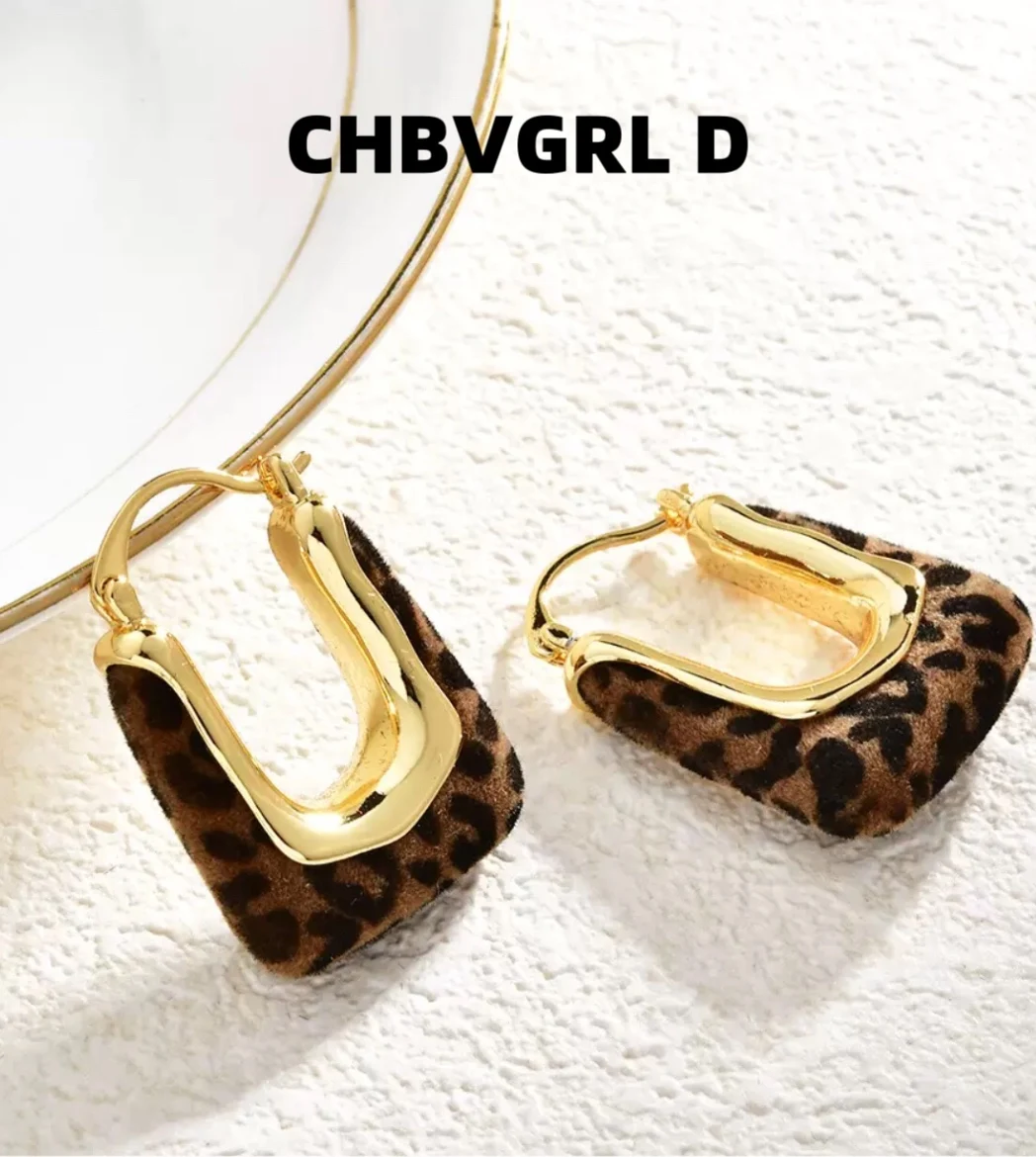 

[Temperament] Autumn and winter new high-end feeling temperament luxurious feeling design sense individuality earrings