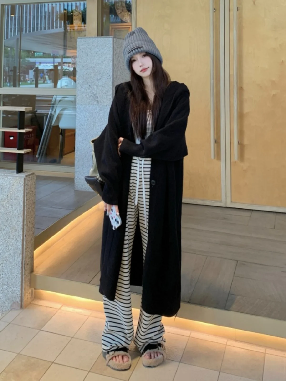 

Женский черный вязаный кардиган больших размеров с капюшоном, средней длины, осенне-зимний, свободный, скрывающий недостатки фигуры, стройнящий, на пуговицах, в стиле оверсайз